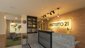 Reception - Hotel Distrito 21 (Sabaneta)