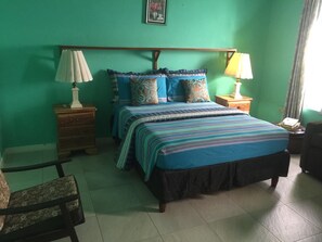 Departamento básico | Escritorio, wifi gratis y ropa de cama 