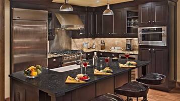 Condo, 3 Bedrooms (2.5 Bath - Morningside Ridge - 608) | Private kitchen | Fridge, microwave, oven, stovetop