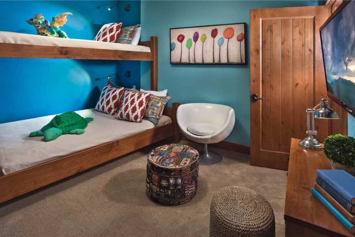Penthouse, 3 Bedrooms, 2 Bathrooms (Governors Penthouse - 401) | 3 bedrooms, cots/infant beds, free WiFi