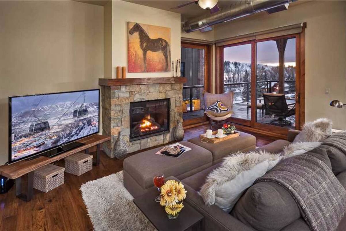 Penthouse, 3 Bedrooms (3 Baths - Senators Penthouse - 406) | Living area | LCD TV, fireplace