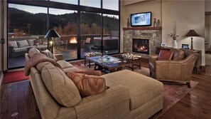 Penthouse, 3 Bedrooms, 2 Bathrooms (Ambassadors Penthouse - 403) | Living room | LCD TV, fireplace