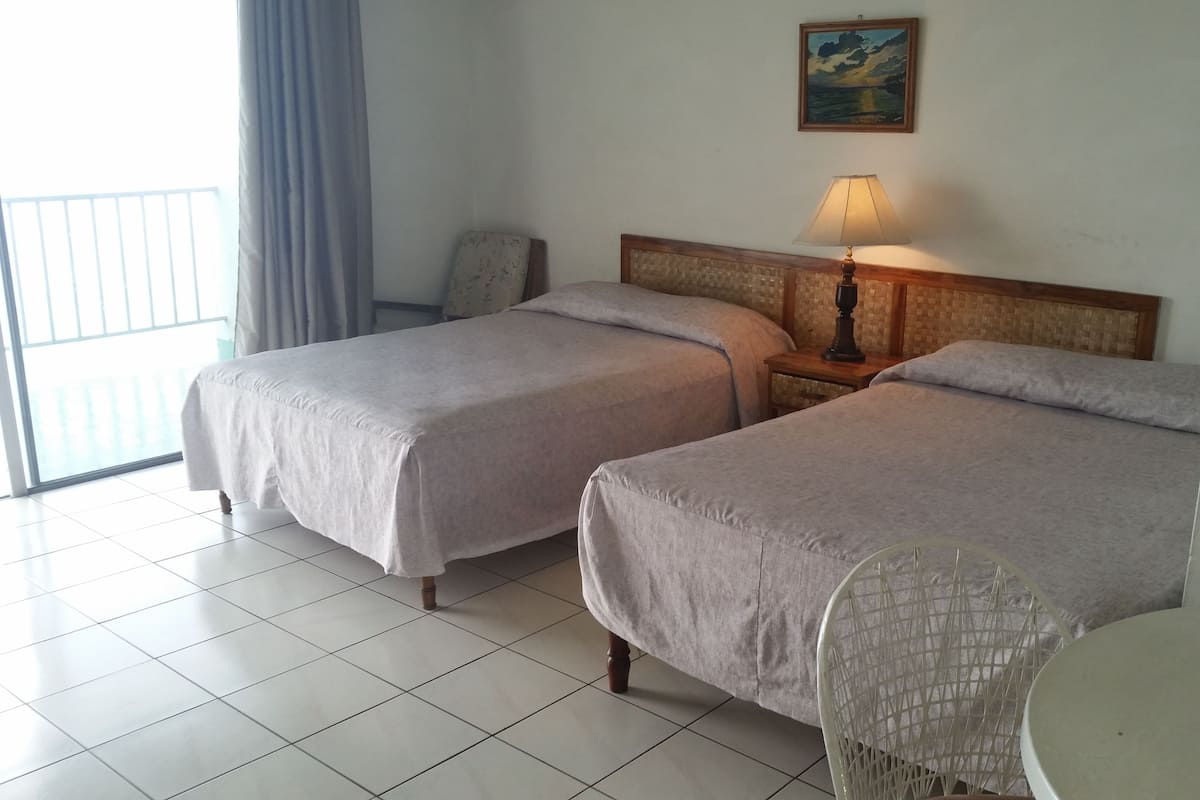 Habitación | Escritorio, wifi gratis y ropa de cama