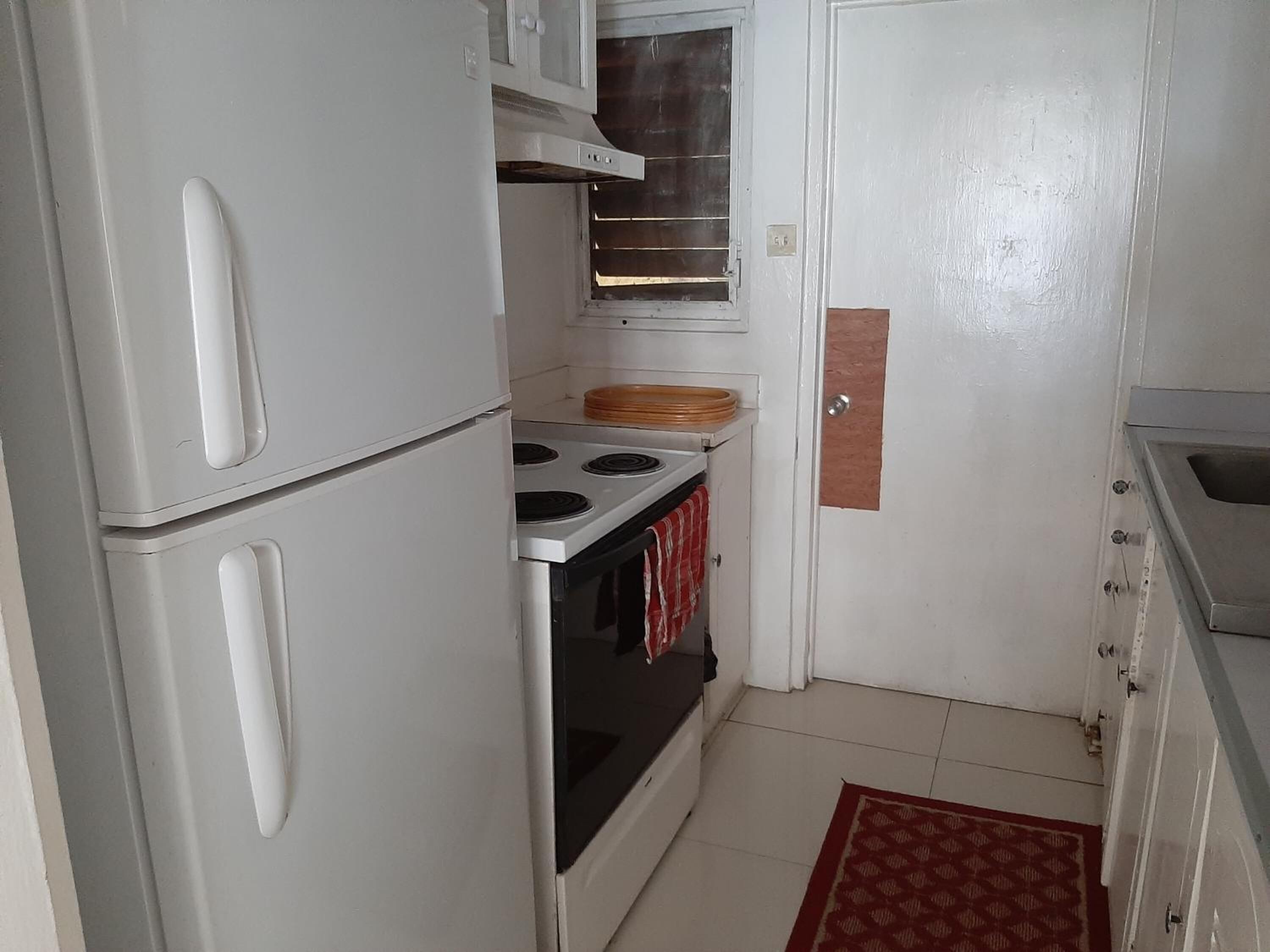 fridge, oven, stovetop, cookware/dishes/utensils