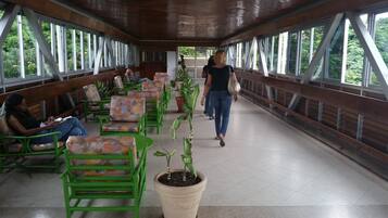 Coin salon dans le hall