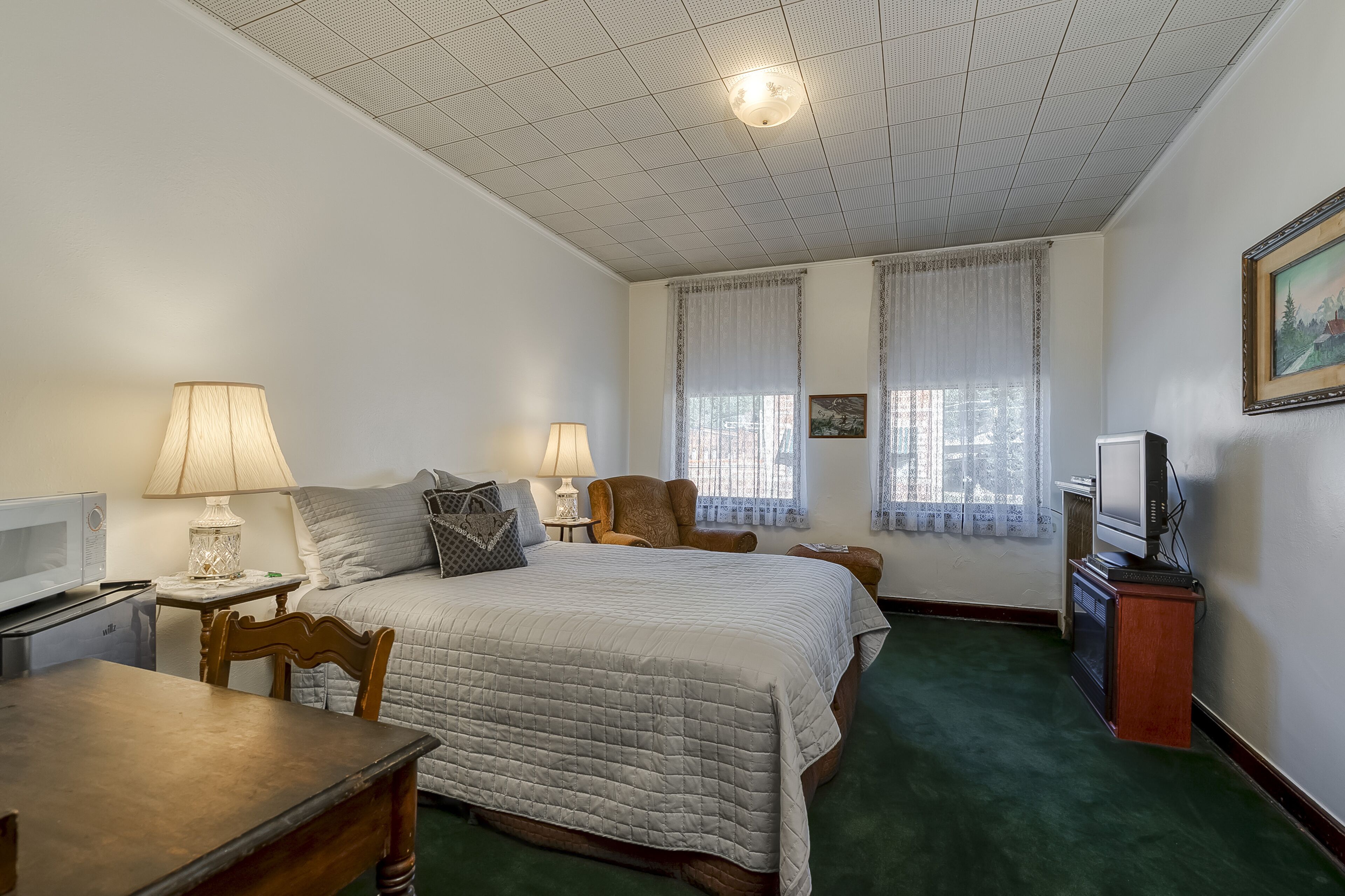 suite, 2 bedrooms, private bathroom, mountain view | individually decorated, free wifi, bed sheets