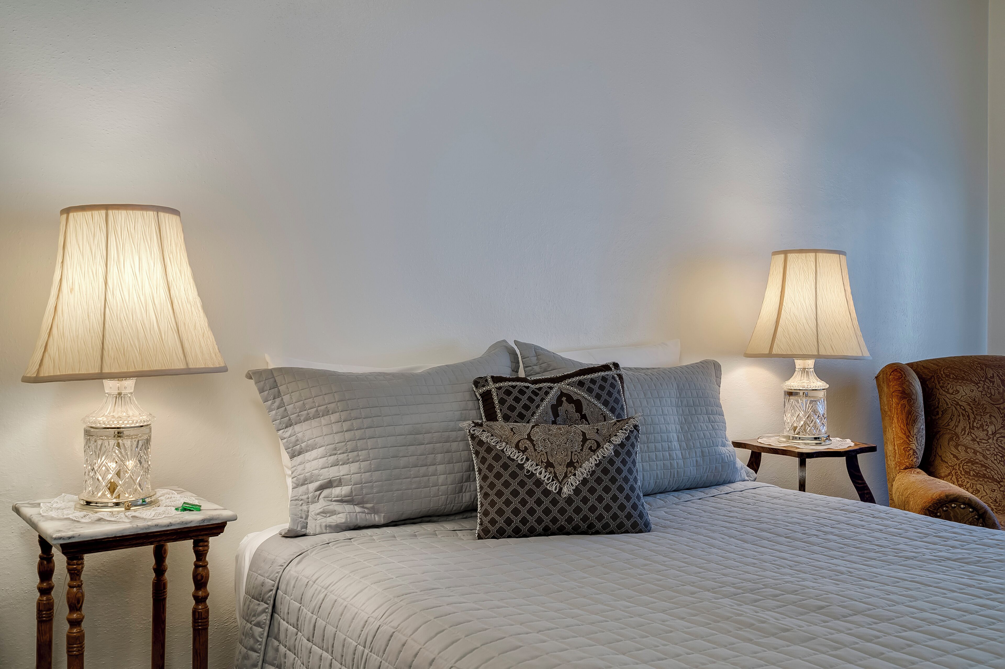 suite, 2 bedrooms, private bathroom, mountain view | individually decorated, free wifi, bed sheets