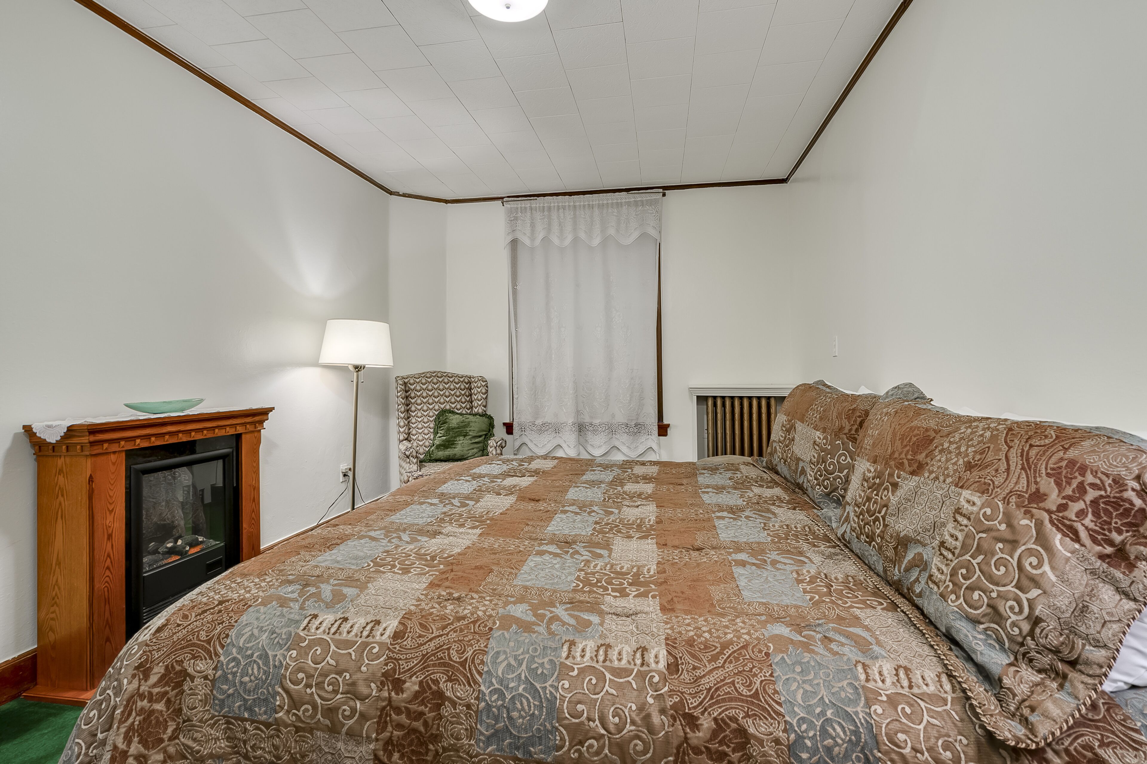 room, private bathroom | individually decorated, free wifi, bed sheets