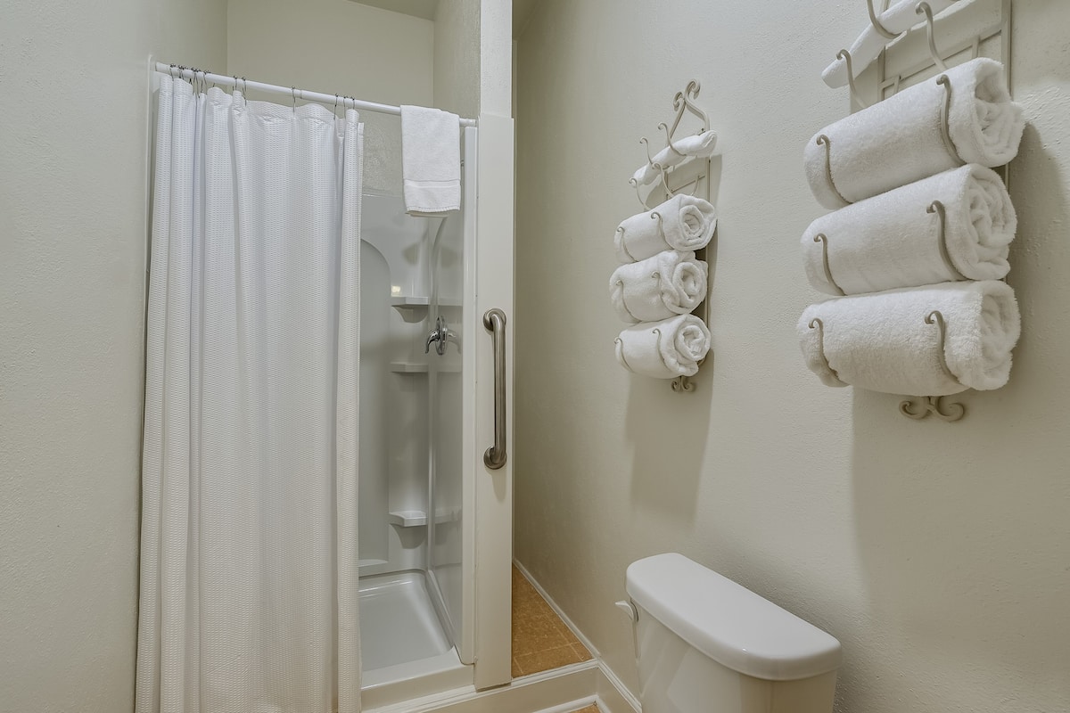 family double room, private bathroom | bathroom | designer toiletries, towels