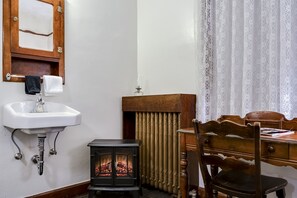 Rum - privat badrum | Individuell inredning, gratis wi-fi och sÀngklÀder