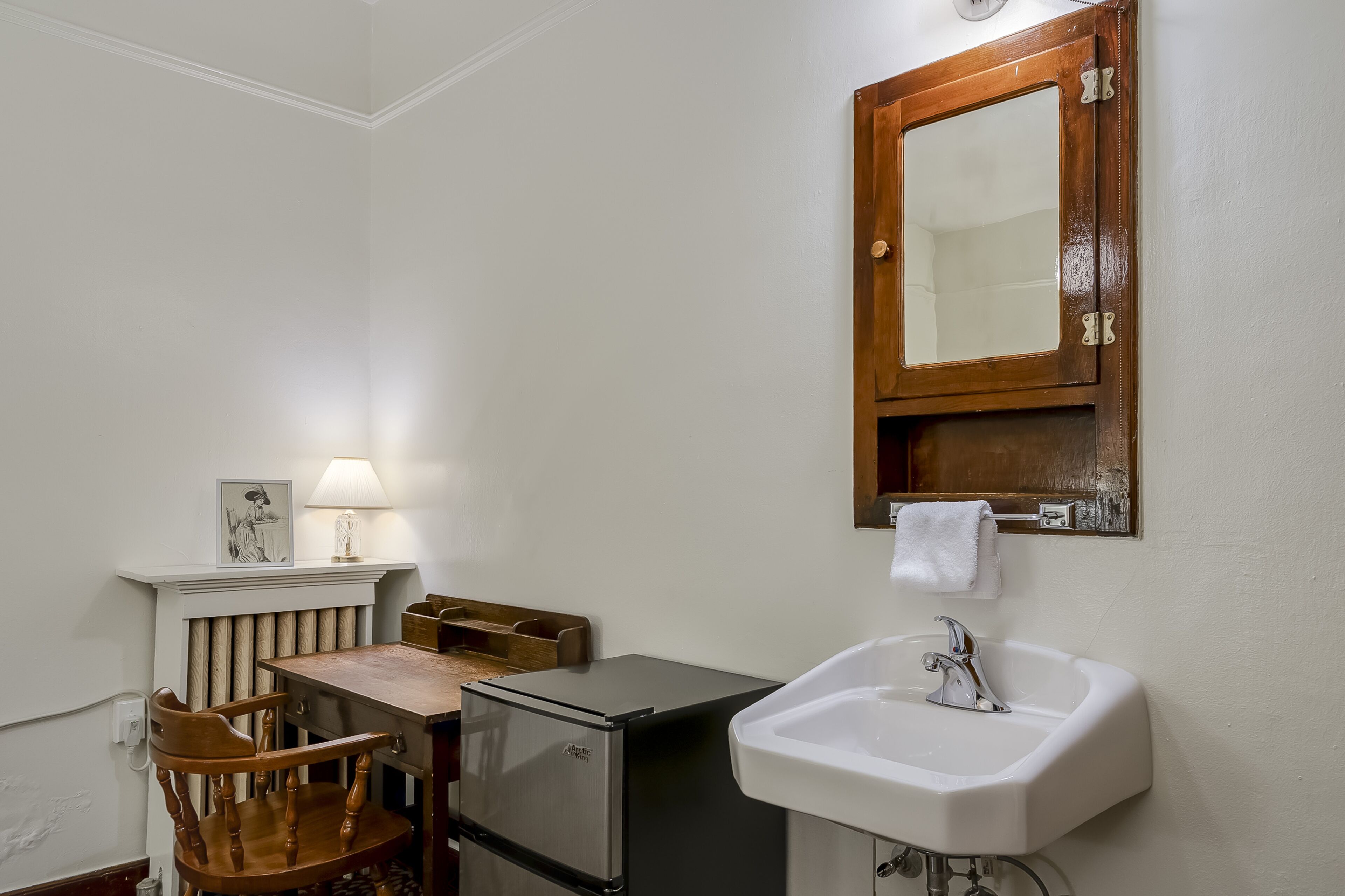 room, private bathroom | individually decorated, free wifi, bed sheets