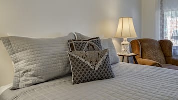 Suite, 2 Bedrooms, Private Bathroom, Mountain View | Individually decorated, free WiFi, bed sheets