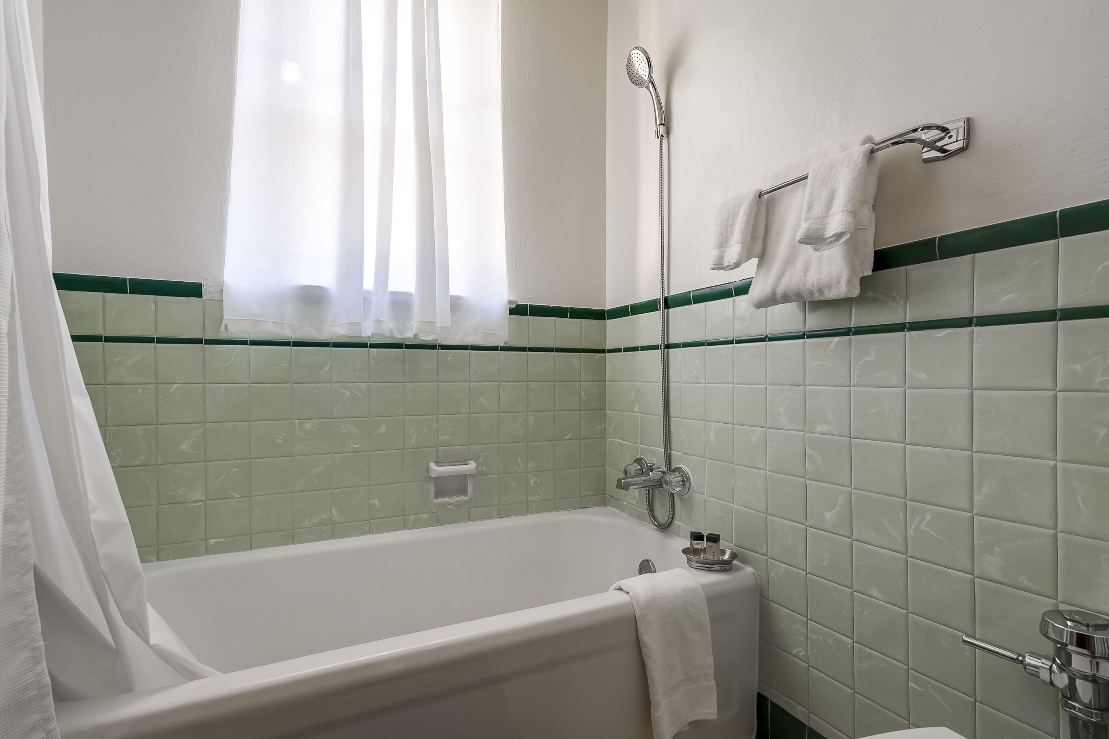 room, private bathroom | bathroom | designer toiletries, towels