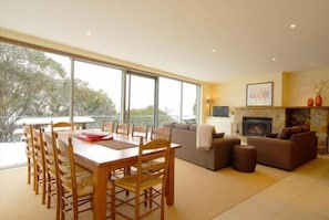Apartment, 3 Bedrooms (1 Queen + 2 Tri Bunks) | 3 bedrooms, desk, iron/ironing board, cots/infant beds - Mark II 2 West (Mount Buller)