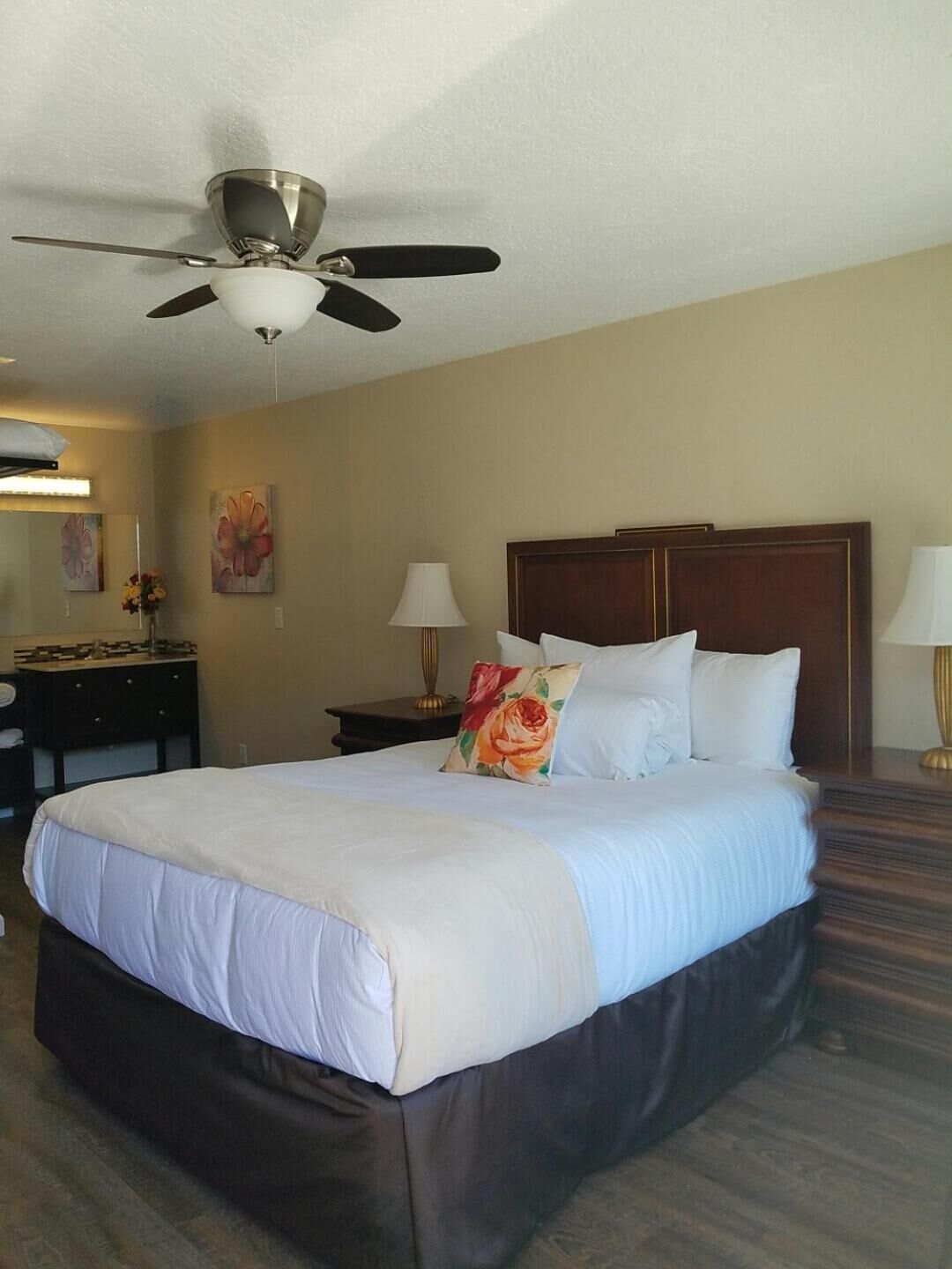 Työpöytä, ilmaiset vauvansängyt, lisävuoteet, ilmainen Wi-Fi