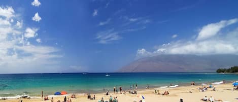 Beach nearby, sun loungers, beach towels