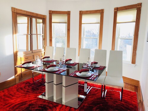 Boston Luxury Suites / 1
