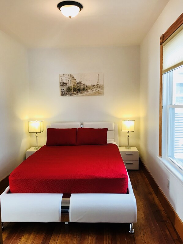 2 habitaciones, tabla de planchar con plancha y cuna de viaje 