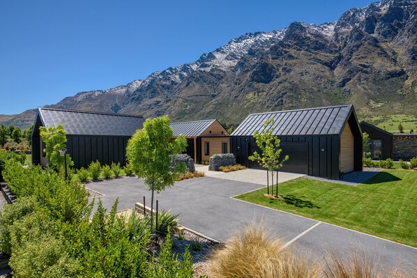 Exterior - Jack's Point Rise (Jacks Point)