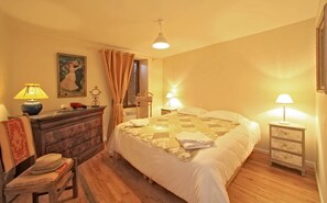 3 slaapkamers, een kluis op de kamer, een bureau