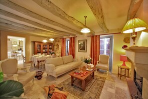 Smart TV, fireplace, video games, DVD player