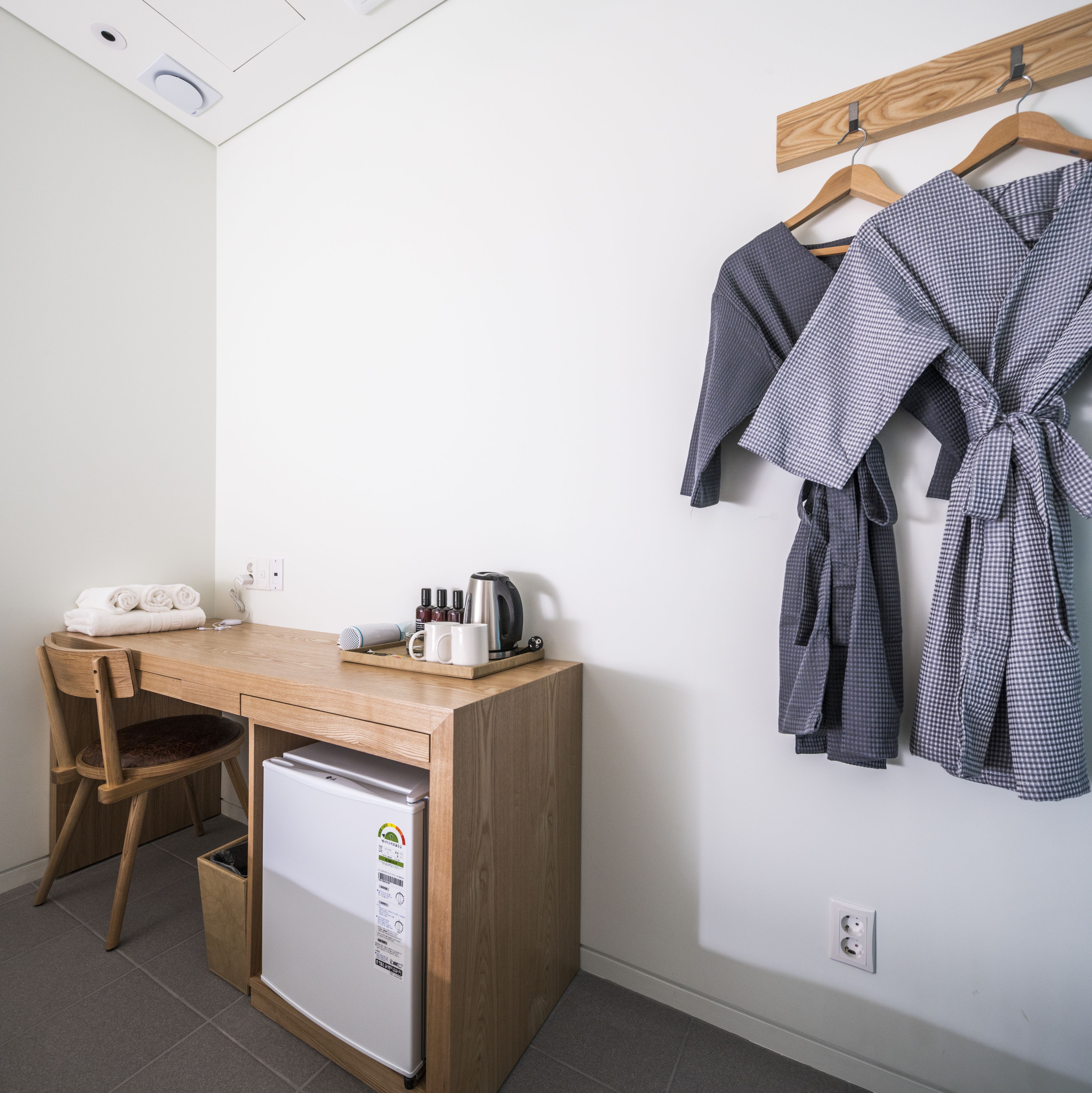 single room | room amenity