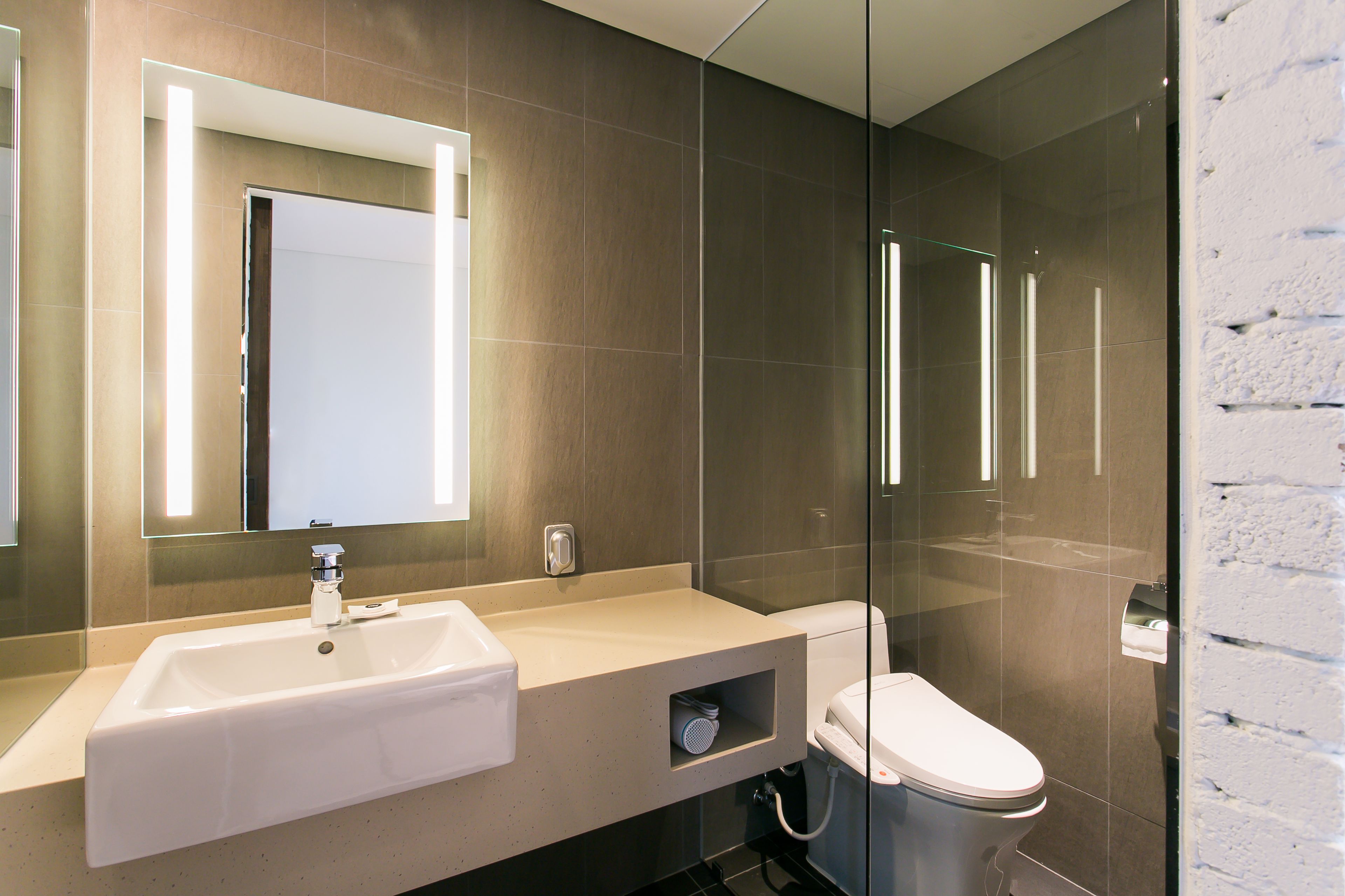 premium double room | bathroom | free toiletries, hair dryer, bathrobes, slippers