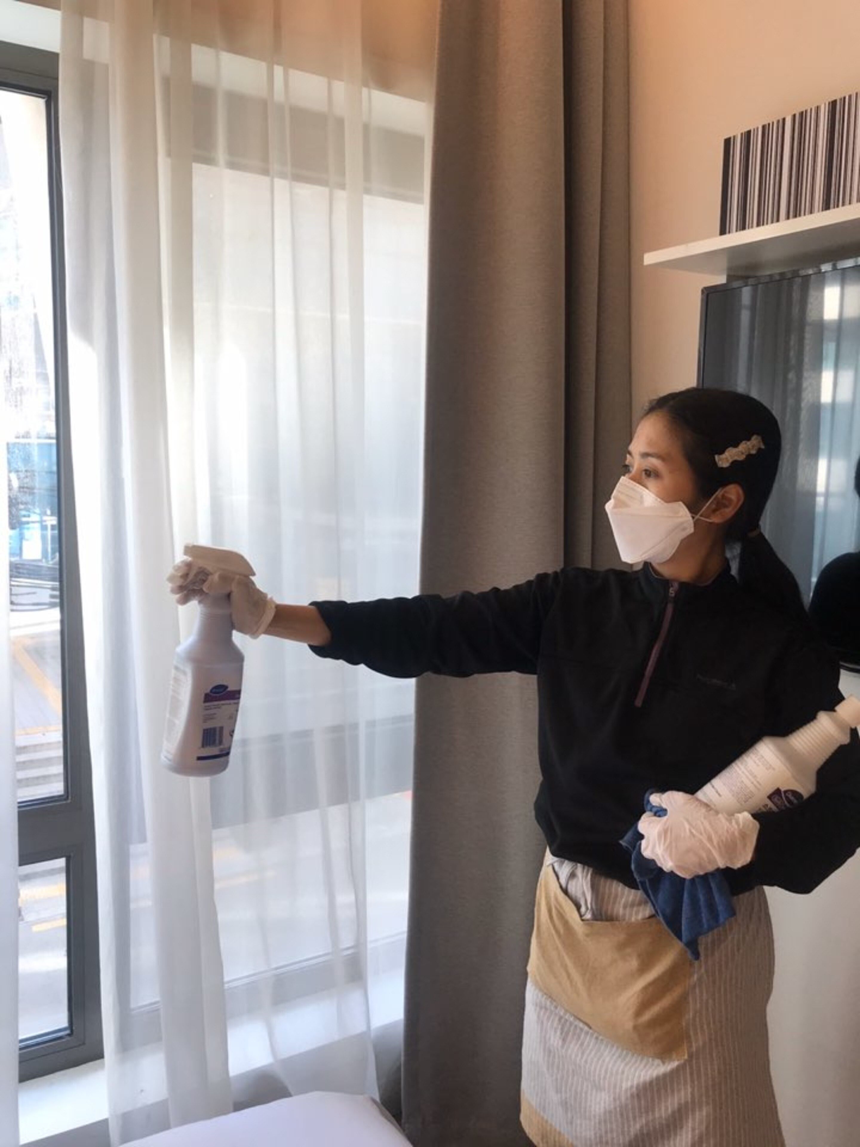 in-room safe, soundproofing, free wifi, bed sheets