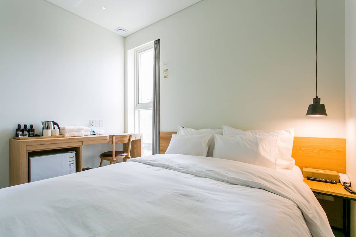 Een kluis op de kamer, geluiddichte muren, gratis wifi, beddengoed
