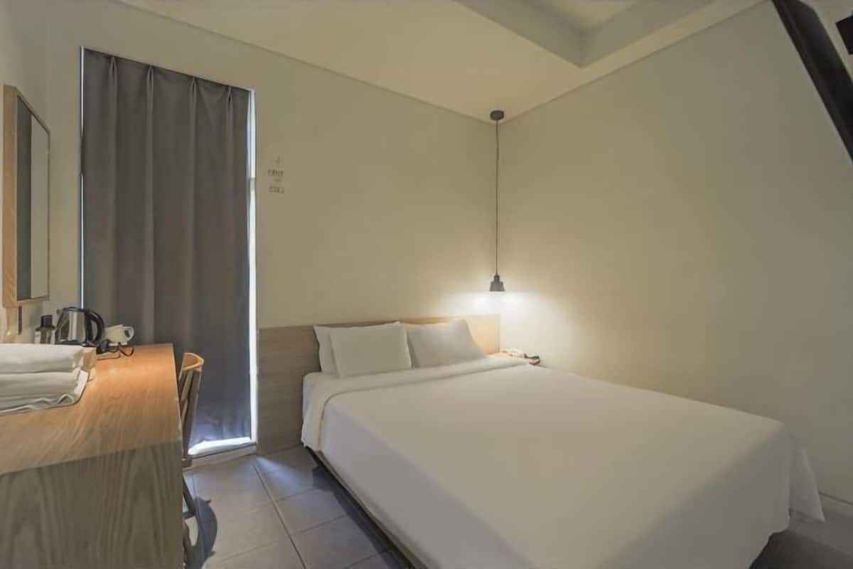 In-room safe, soundproofing, free WiFi, bed sheets