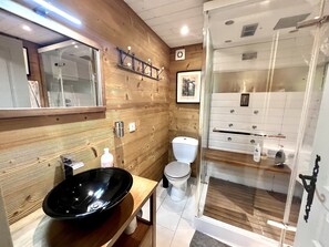 Combined shower/tub, hair dryer, towels, soap