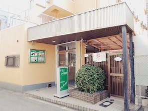 Exterior - Hotel Lucky (Osaka)