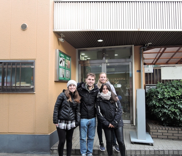 Front of property - Hotel Lucky (Osaka)