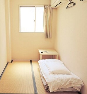 Una cassaforte in camera, tende oscuranti, Wi-Fi gratuito, lenzuola