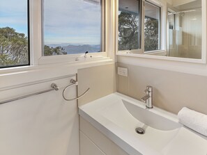 Appartement, 2 chambres | Salle de bain
