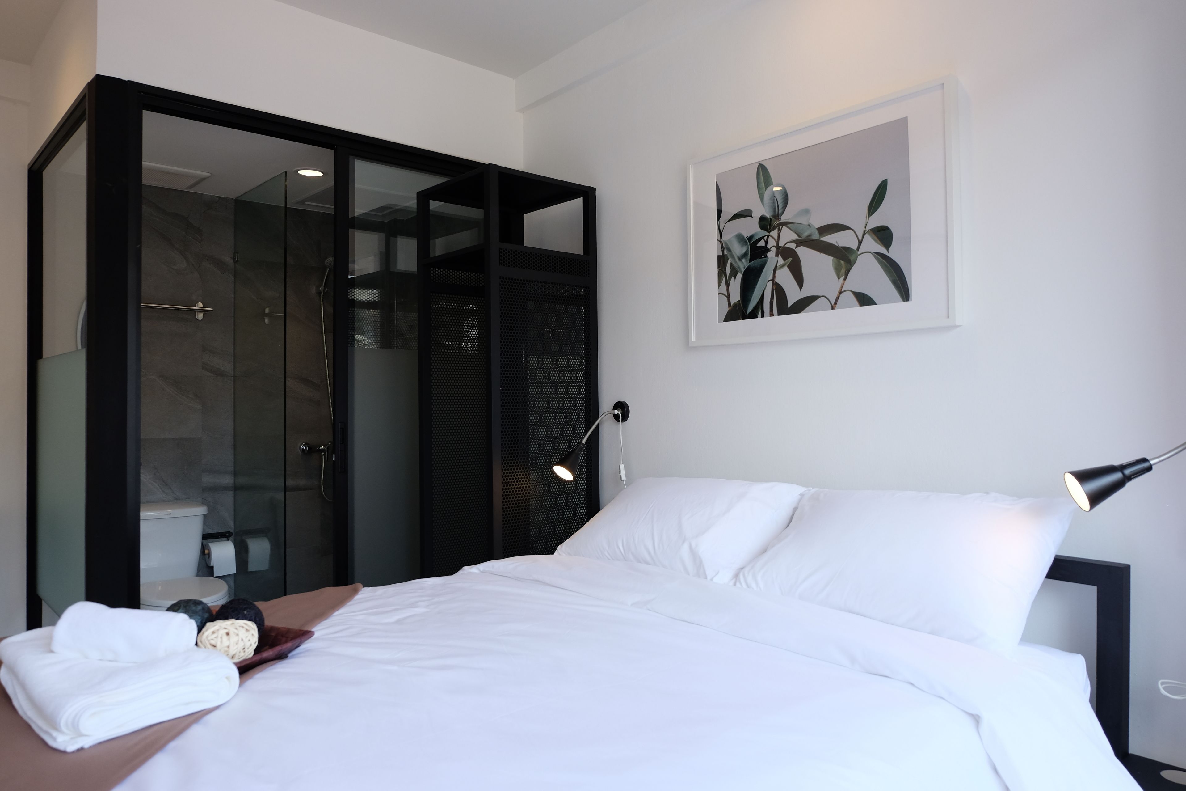 Ropa de cama de alta calidad, escritorio y cortinas blackout 