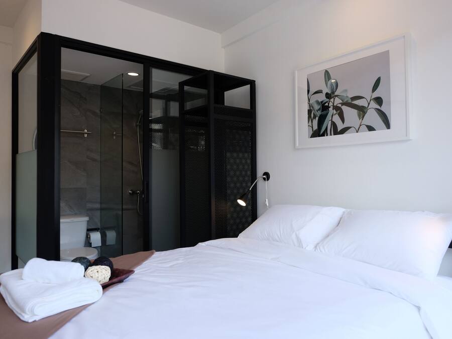 Superior with Balcony and En Suite (with breakfast) | Premium bedding, desk, blackout drapes, free WiFi