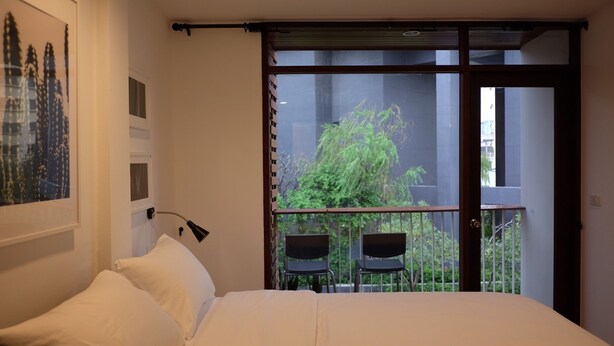 Superior with Balcony and En Suite (with breakfast) | 高級寝具、デスク、遮光カーテン、WiFi (無料)