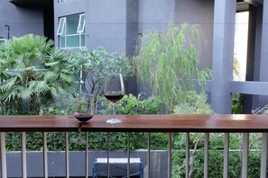 Superior with Balcony and En Suite (with breakfast) | Premium bedding, desk, blackout drapes, free WiFi - Haus Sathorn 21 (Bangkok)