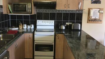 Apartment, 3 Bedrooms | Private kitchen | Full-sized fridge, microwave, oven, stovetop