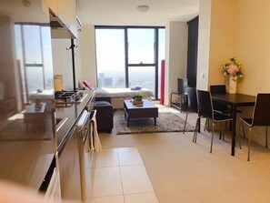 Departamento económico, vista a la ciudad | 1 habitación, ropa de cama de alta calidad, escritorio y insonorización 