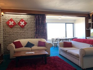 Apartment, 3 Bedrooms | Living area