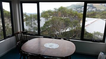 Apartment, 3 Bedrooms | In-room dining