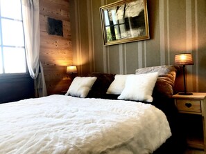 6 quartos, ferros/tábuas de passar roupa, Wi-Fi, roupa de cama