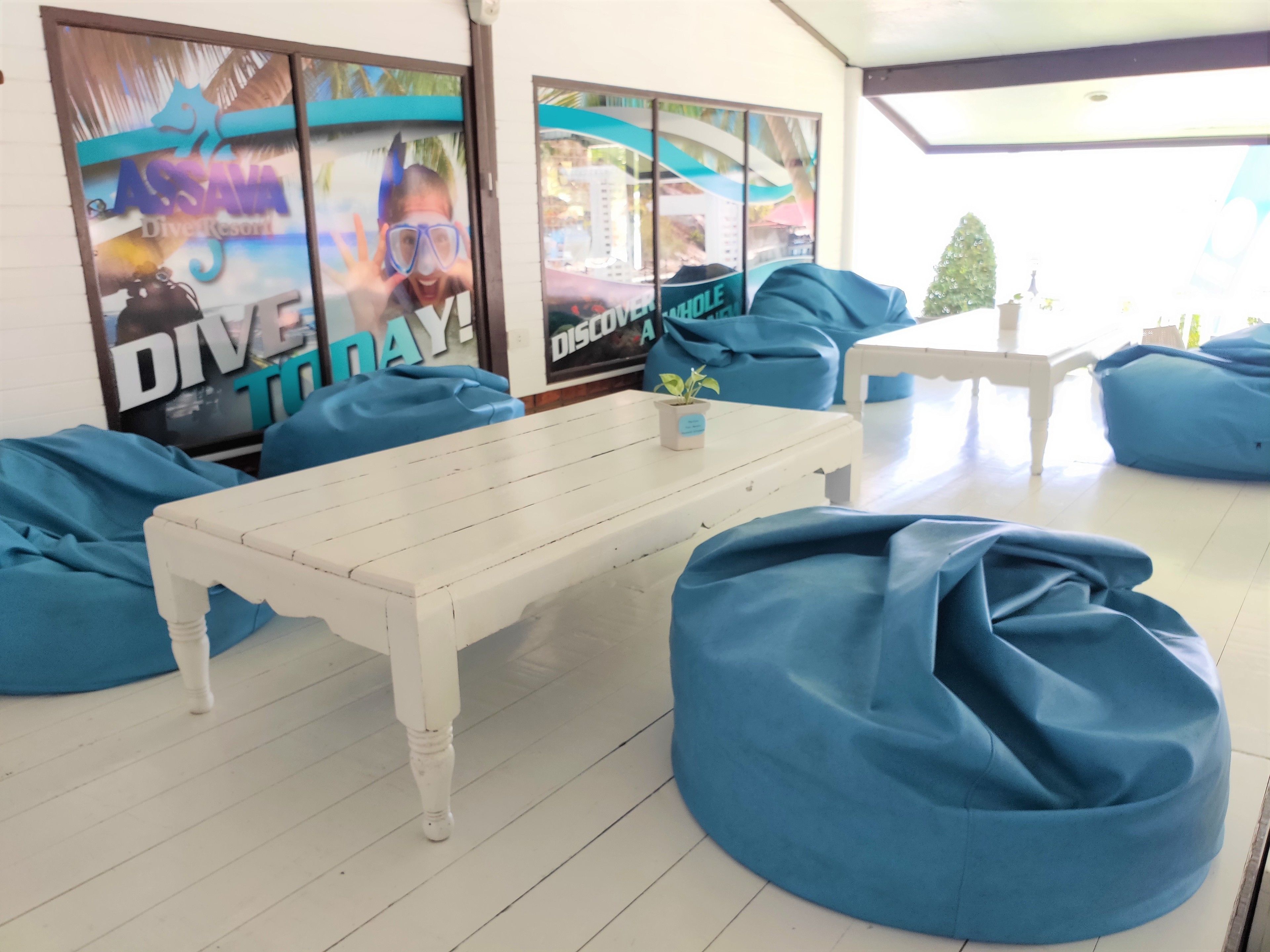 breakfast, lunch, dinner served; international cuisine, beach views