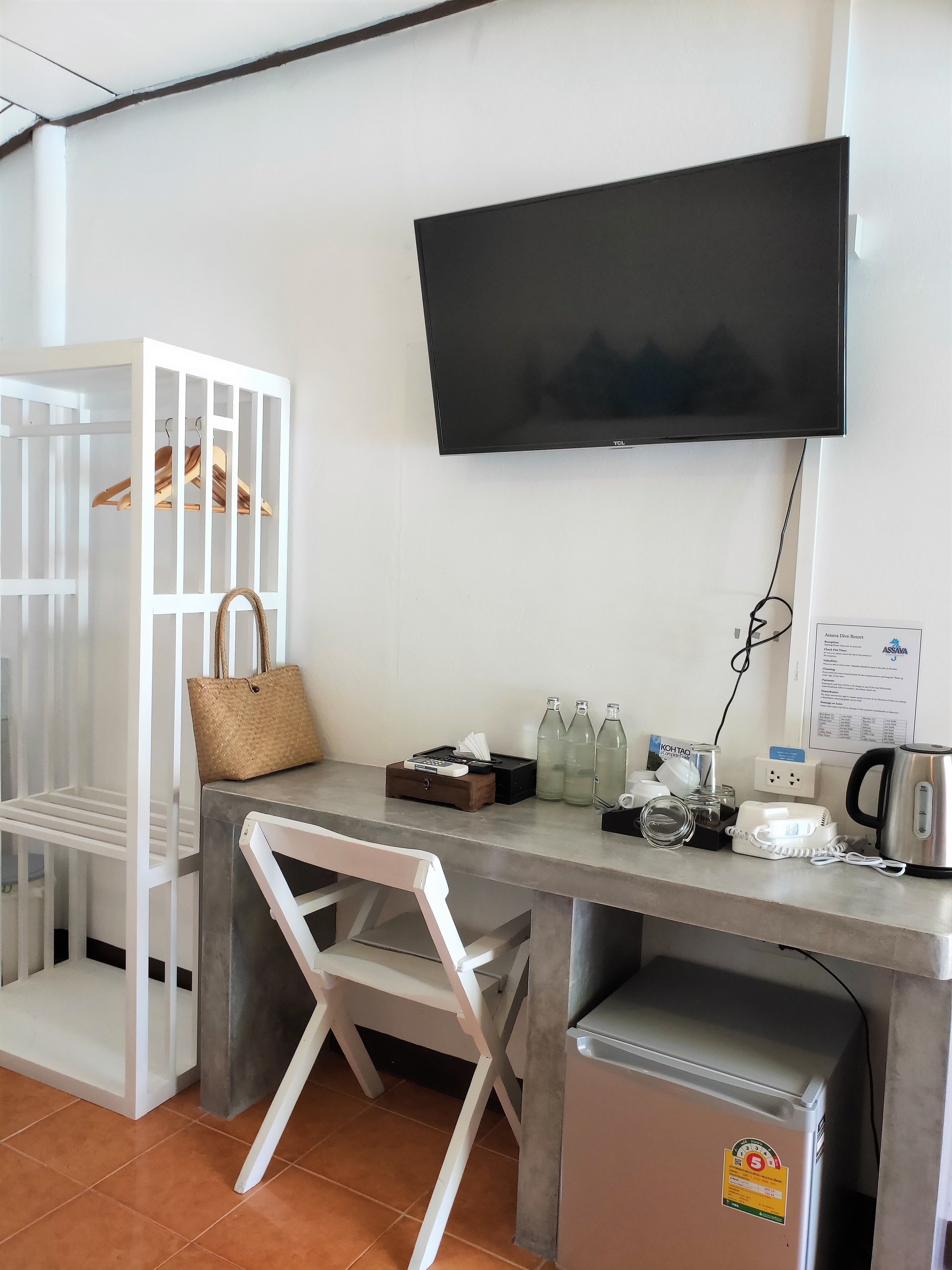 standard triple room | in-room safe, desk, free wifi, bed sheets