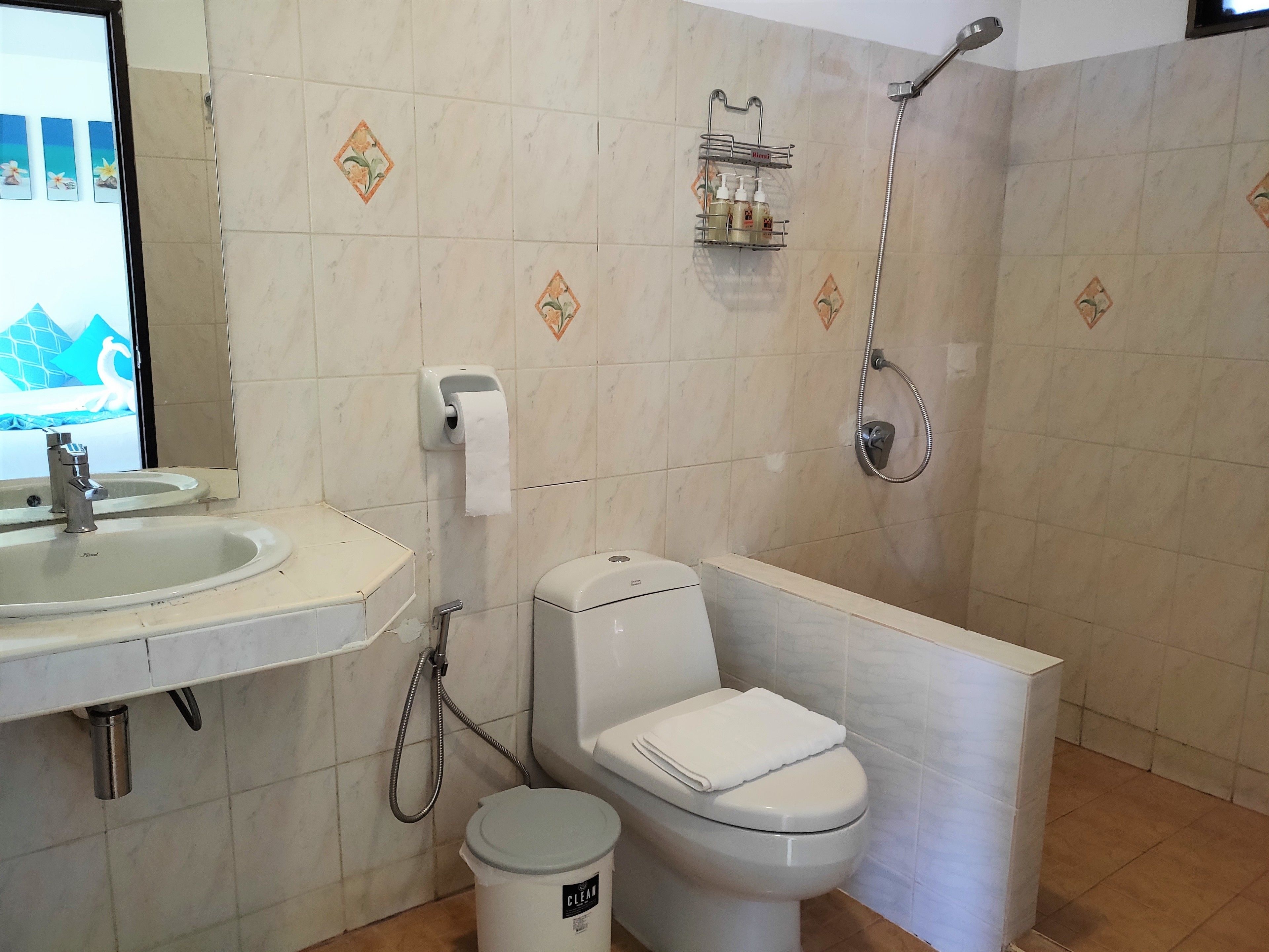 deluxe beach front bungalow | bathroom | shower, free toiletries, bidet, towels