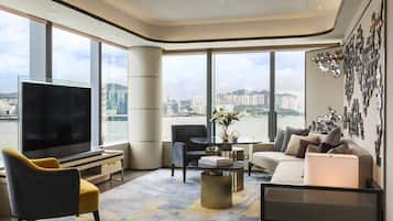 In-room safe, individually furnished, desk, laptop workspace