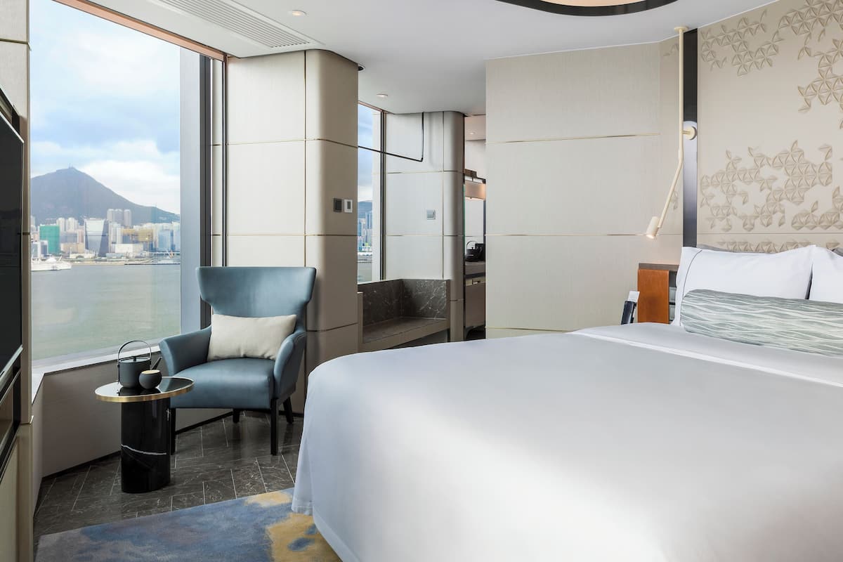 Suite, Harbor View | In-room safe, individually furnished, desk, laptop workspace