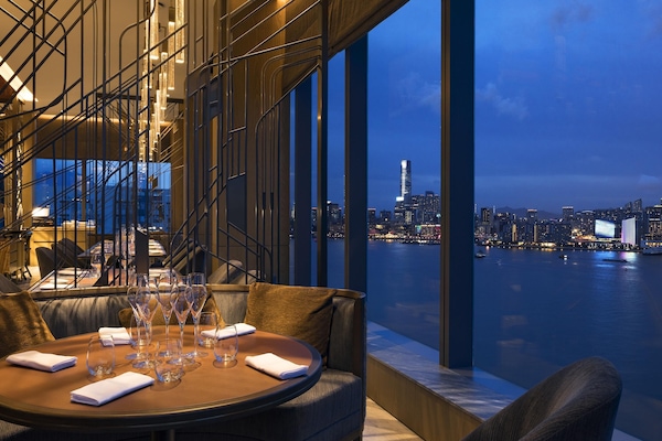 4 restaurants; breakfast, lunch, and dinner served
